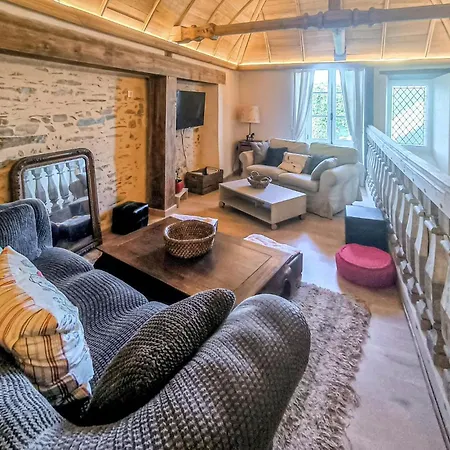 Avec Piscine Holiday home Parennes