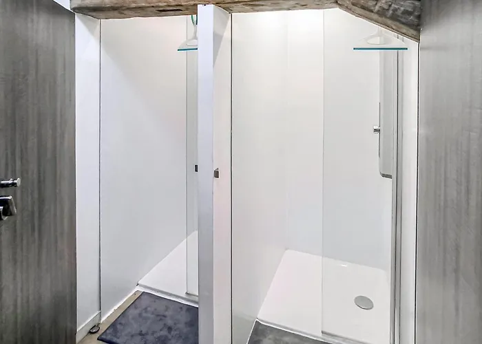 Avec Piscine * Parennes